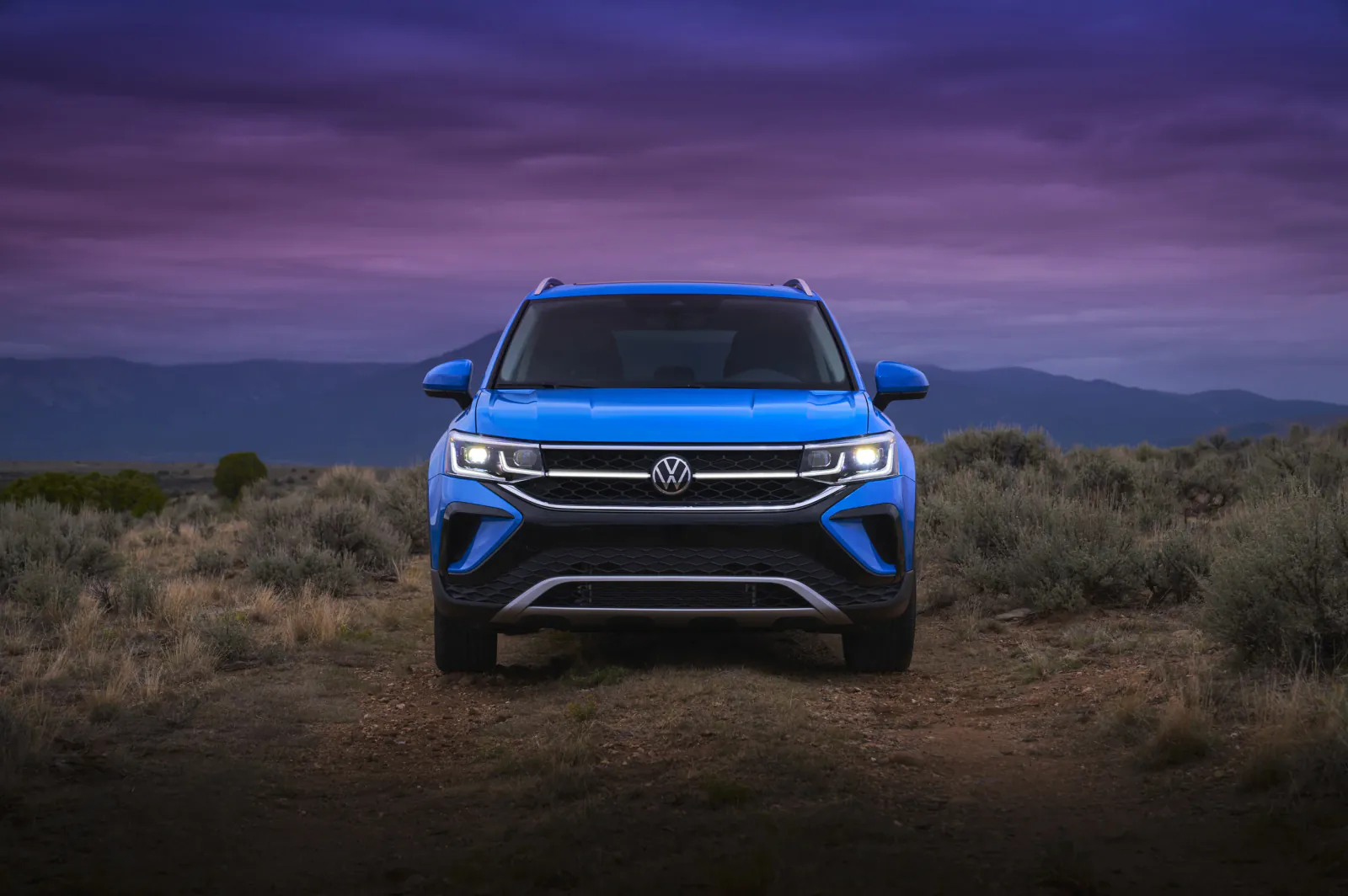 Volkswagen Taos, вид строго спереди