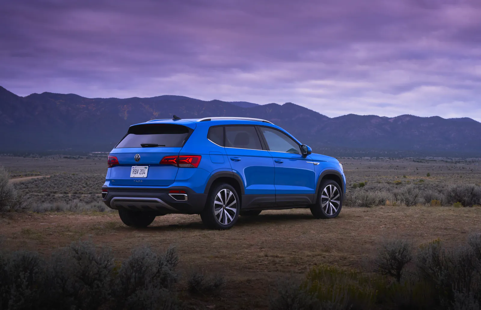 Volkswagen Taos сзади